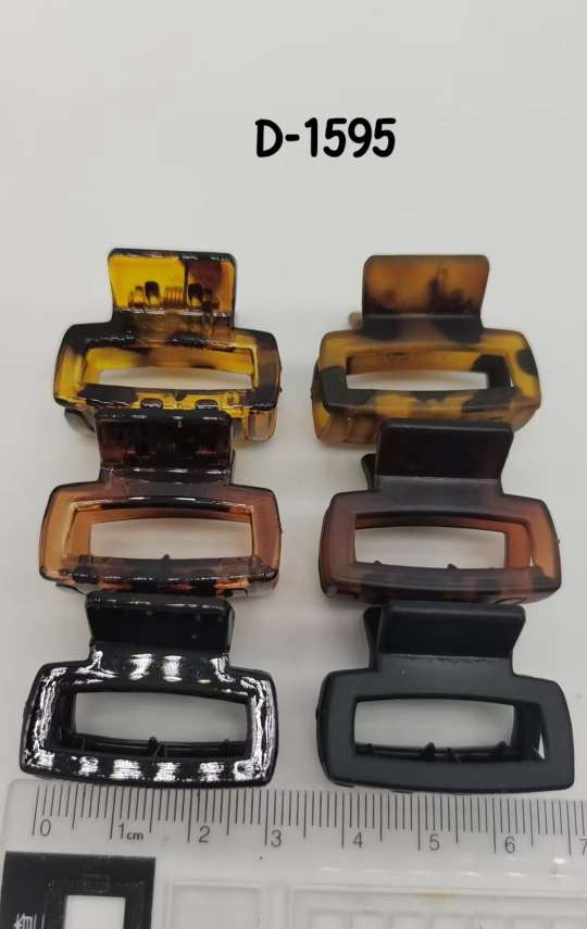 In Europe and America, there is a popular ins style tortoiseshell top clip, scratch-off clip and hair accessory Specification image