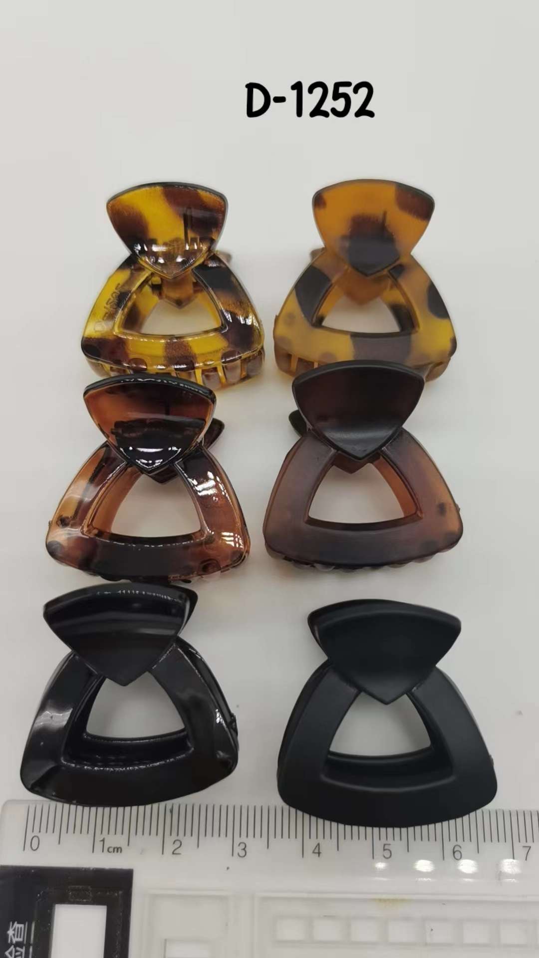 In Europe and America, there is a popular ins style tortoiseshell top clip, scratch-off clip and hair accessory detail image 15
