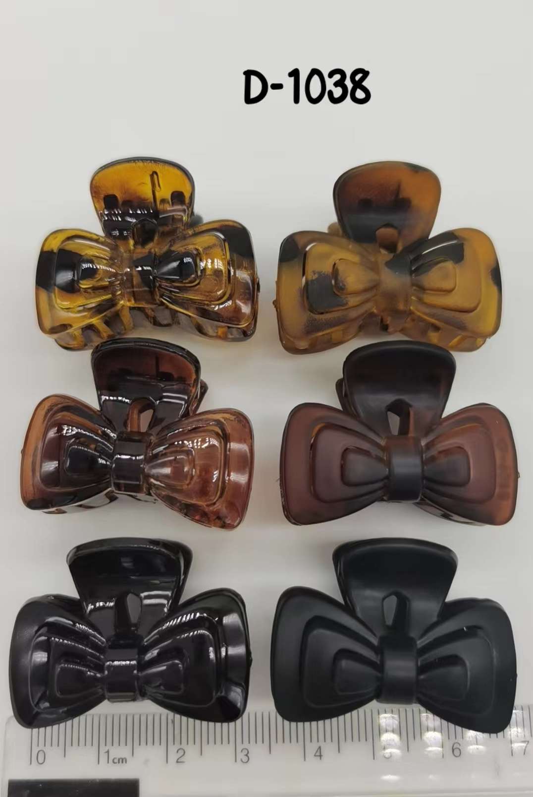 In Europe and America, there is a popular ins style tortoiseshell top clip, scratch-off clip and hair accessory details Picture