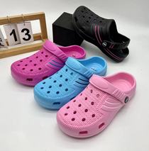 2023 new pair of Crocs summer breathable light garden slippers for men and women non-slip beach sandals