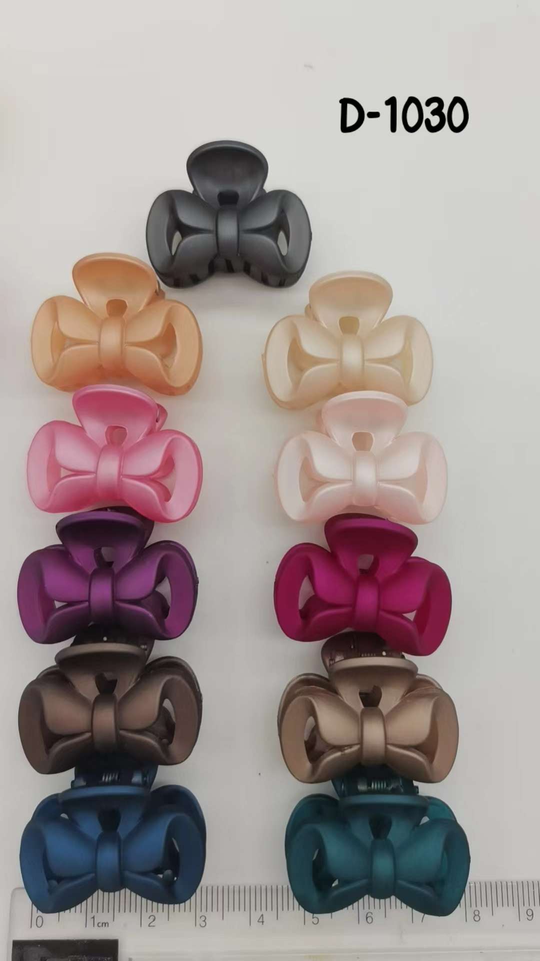 A popular Ins-style hand-painted small claw top clip accessory Specification image