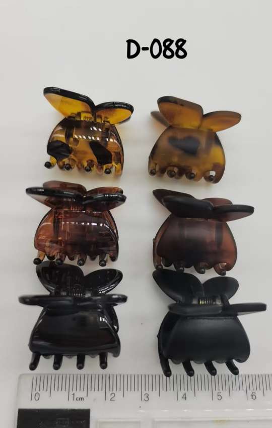 In Europe and America, there is a popular ins style tortoiseshell top clip, scratch-off clip and hair accessory Item Picture