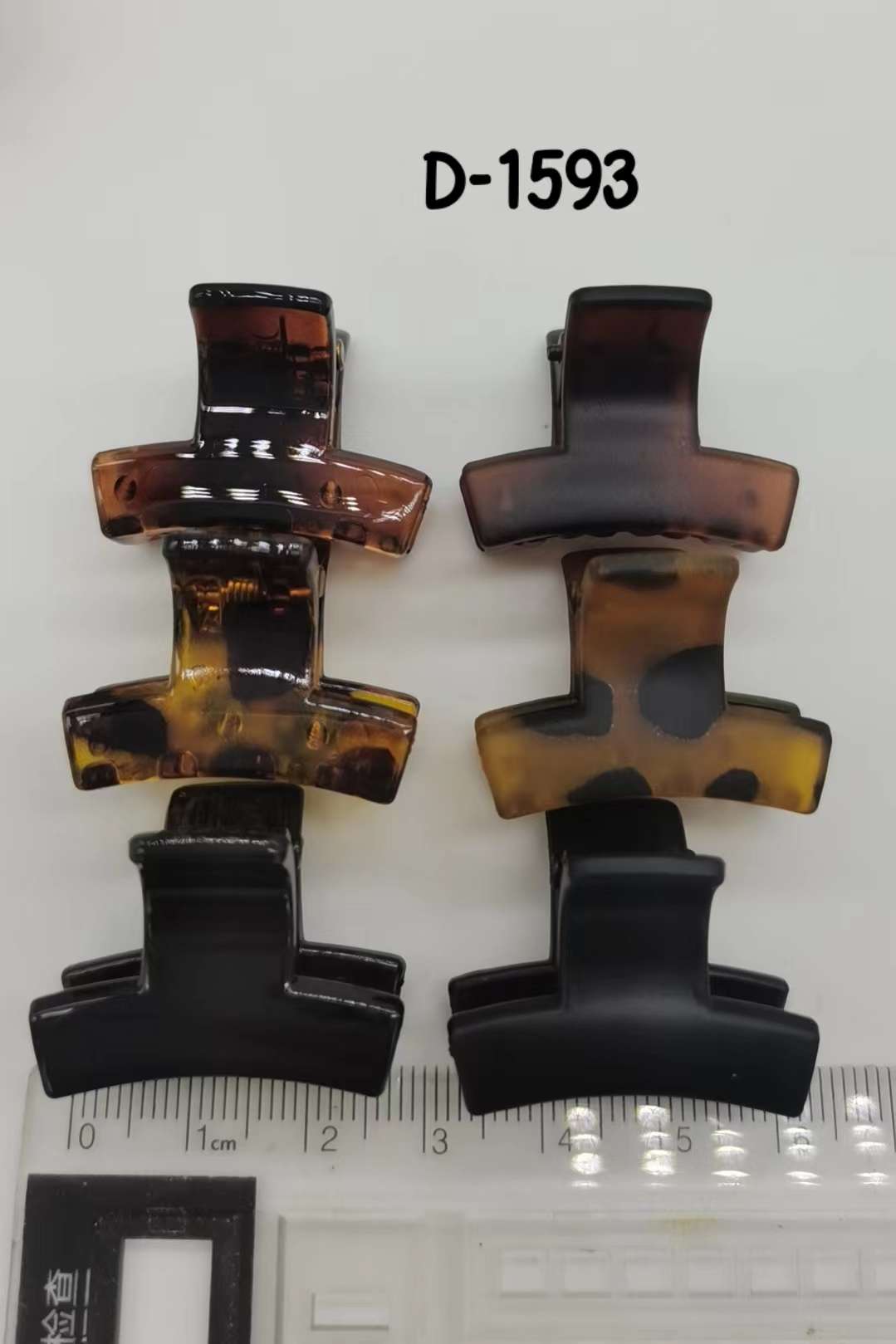 In Europe and America, there is a popular ins style tortoiseshell top clip, scratch-off clip and hair accessory detail image 2