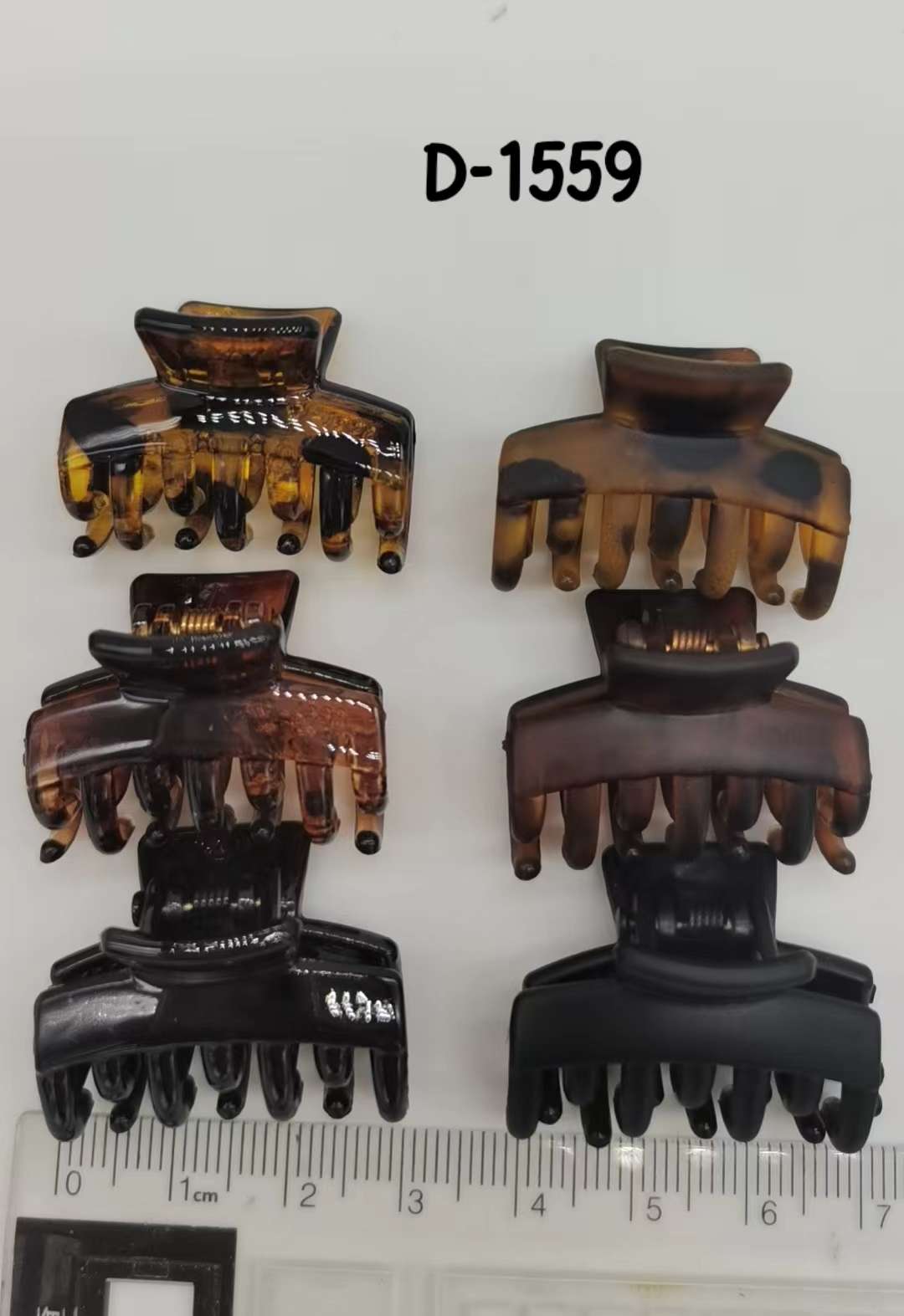 In Europe and America, there is a popular ins style tortoiseshell top clip, scratch-off clip and hair accessory detail image 3