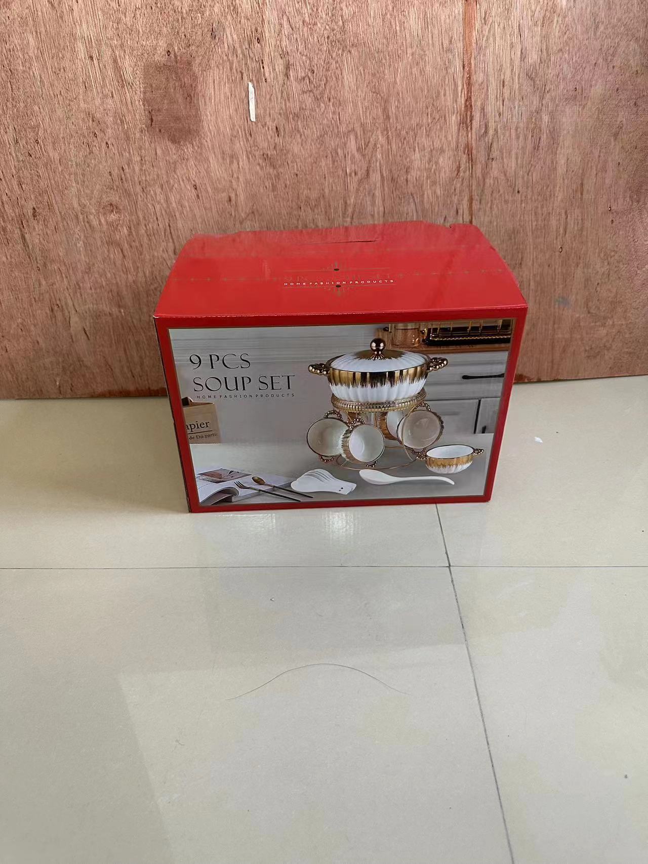 Ceramic soup pot set with gold plating details Picture