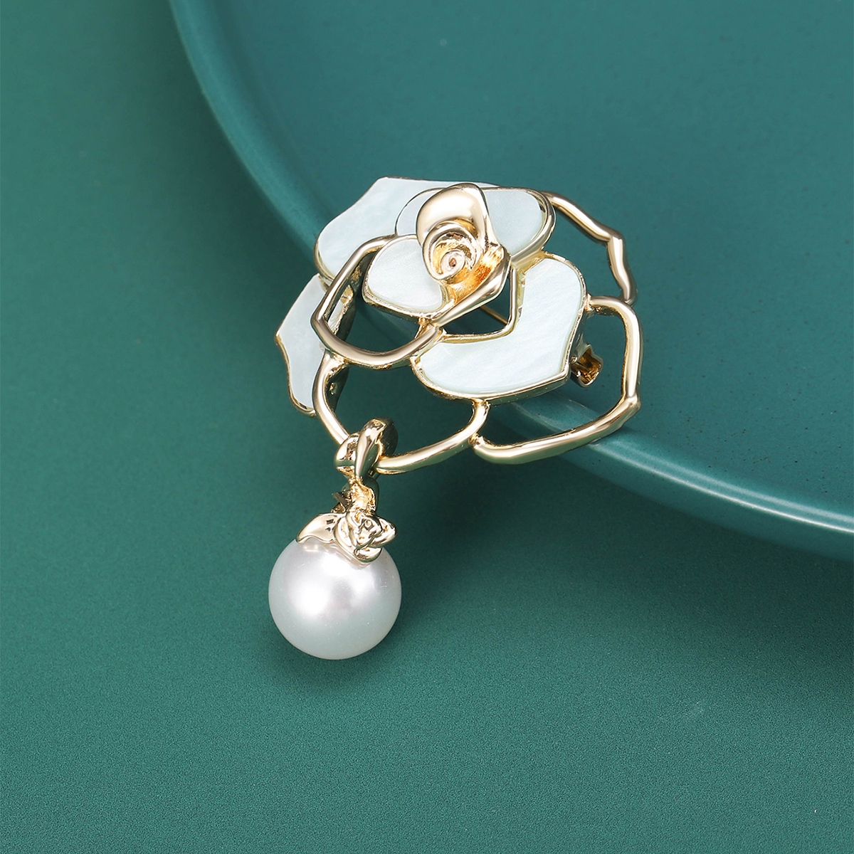 2023新款胸针/小香风气质奢华胸针/山茶花气质高端胸针/厂家直销/天然贝母高档胸针细节图