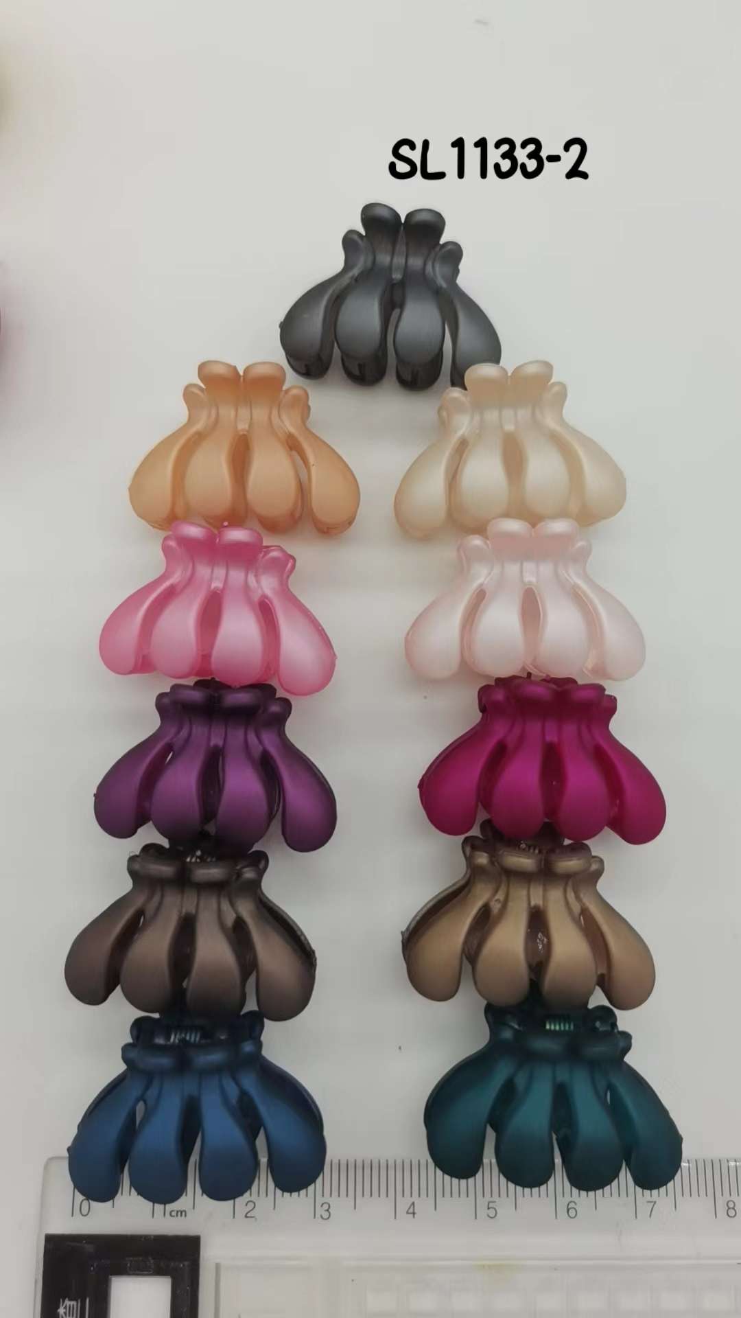 A popular Ins-style hand-painted small claw top clip accessory detail image 8