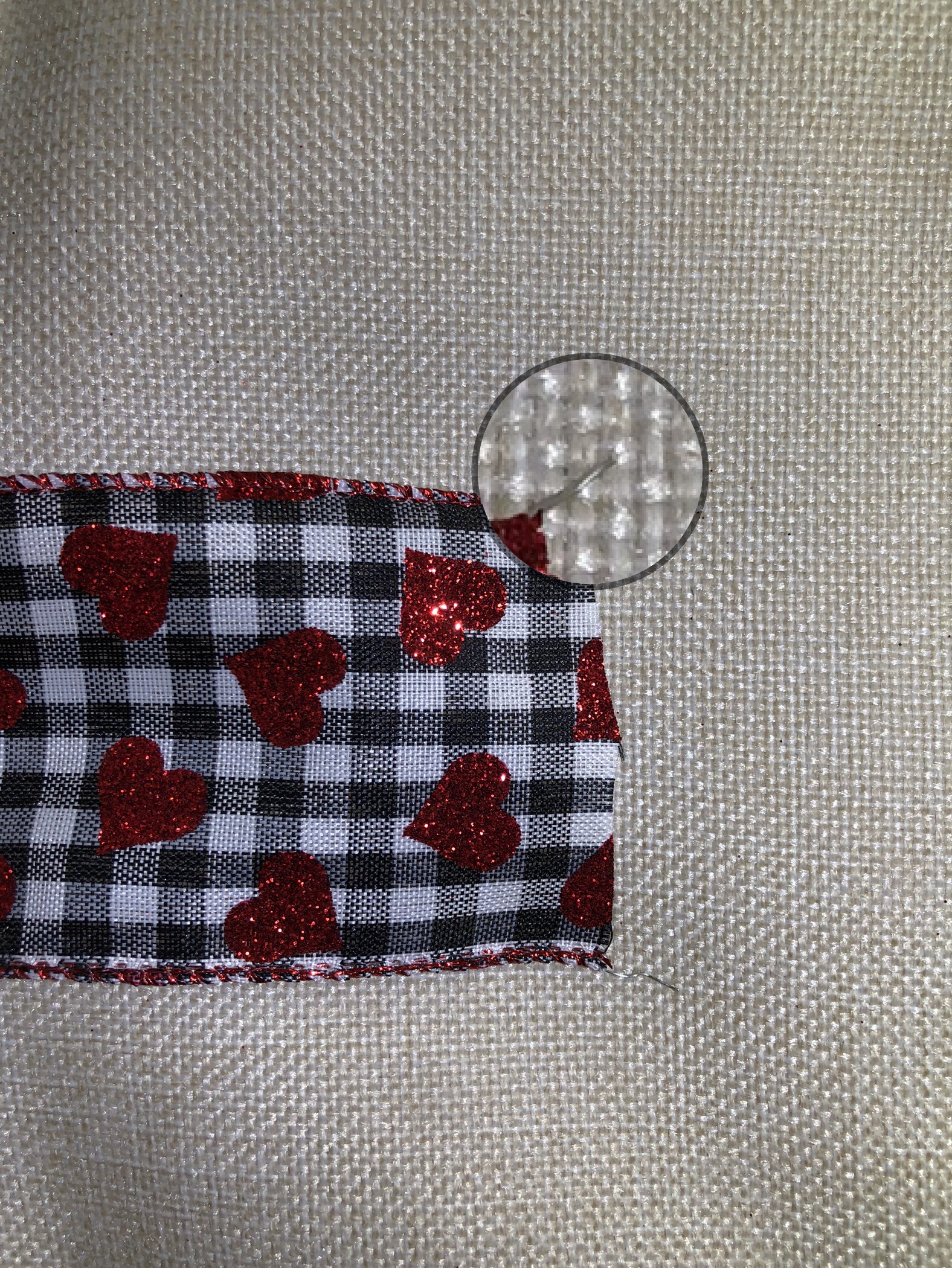 Item No. : 2333 Christmas Gift Packaging Decoration DIY Black and White Checkered heart-shaped Valentine's Day Christmas Wire Strip 6.3cm Christmas Daily Necessities details Picture