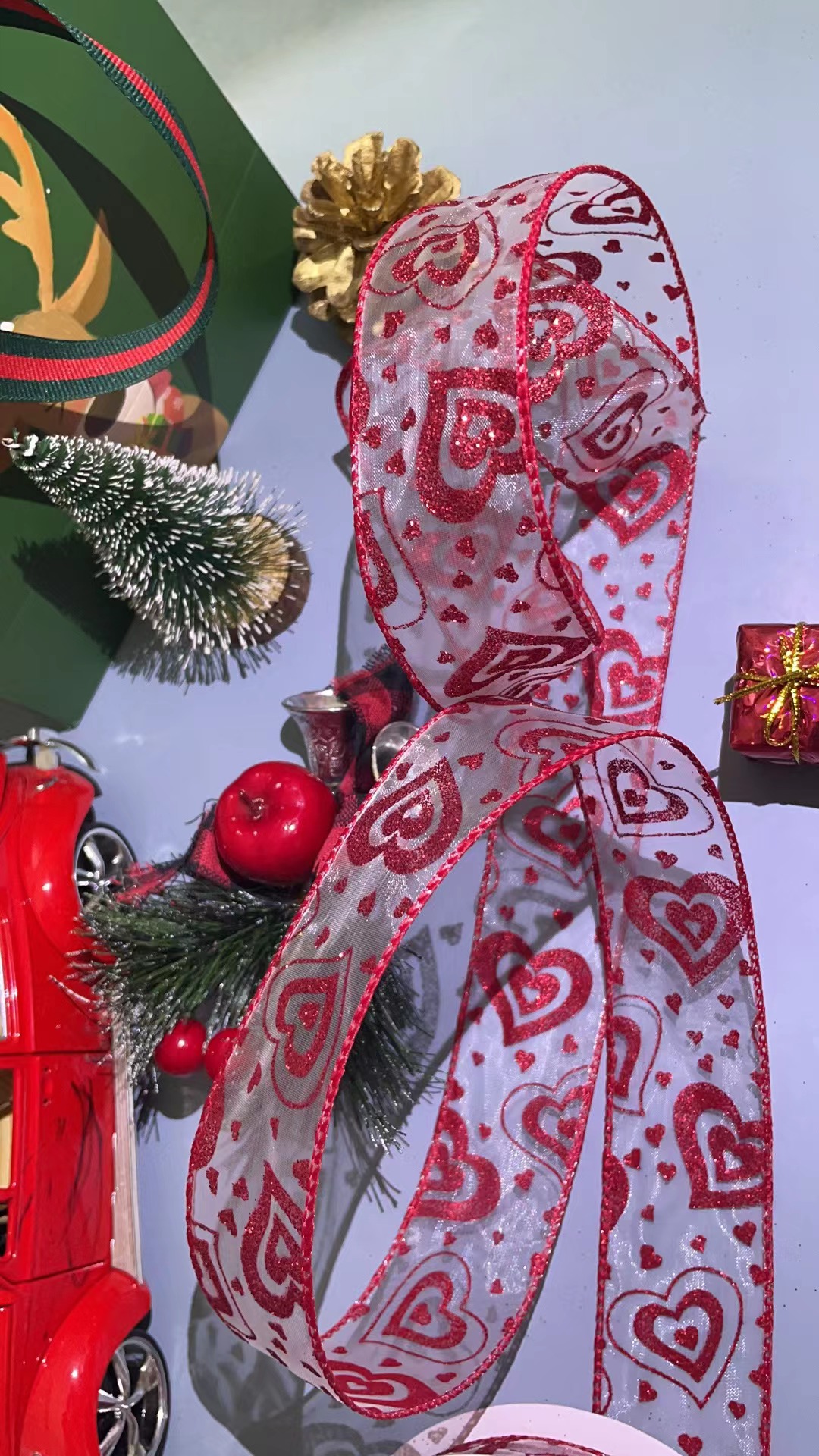 Item No. : 2327 Christmas Gift Packaging Decoration DIY Snow Gauze Heart Valentine's Day Iron Wire Strip 3.8cm Christmas Daily Necessities Application Scenario