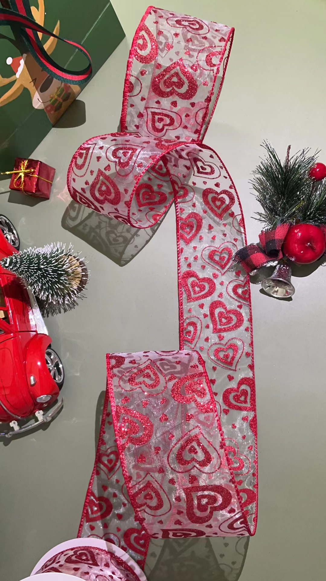 Item No. : 2328 Christmas Gift Packaging Decoration DIY Snow Gauze Heart Valentine's Day Iron Wire Strip 6.3cm Christmas Daily Necessities Application Scenario