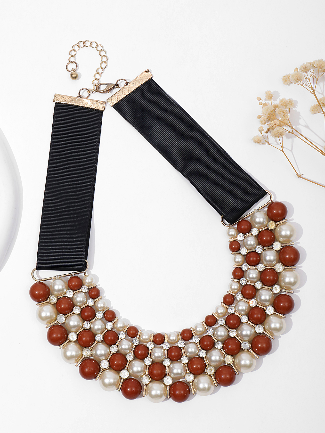 European and American fashion cross-border metal diamond-encrusted hand-woven pearl short necklace, elegant and personalized necklace accessory details Picture