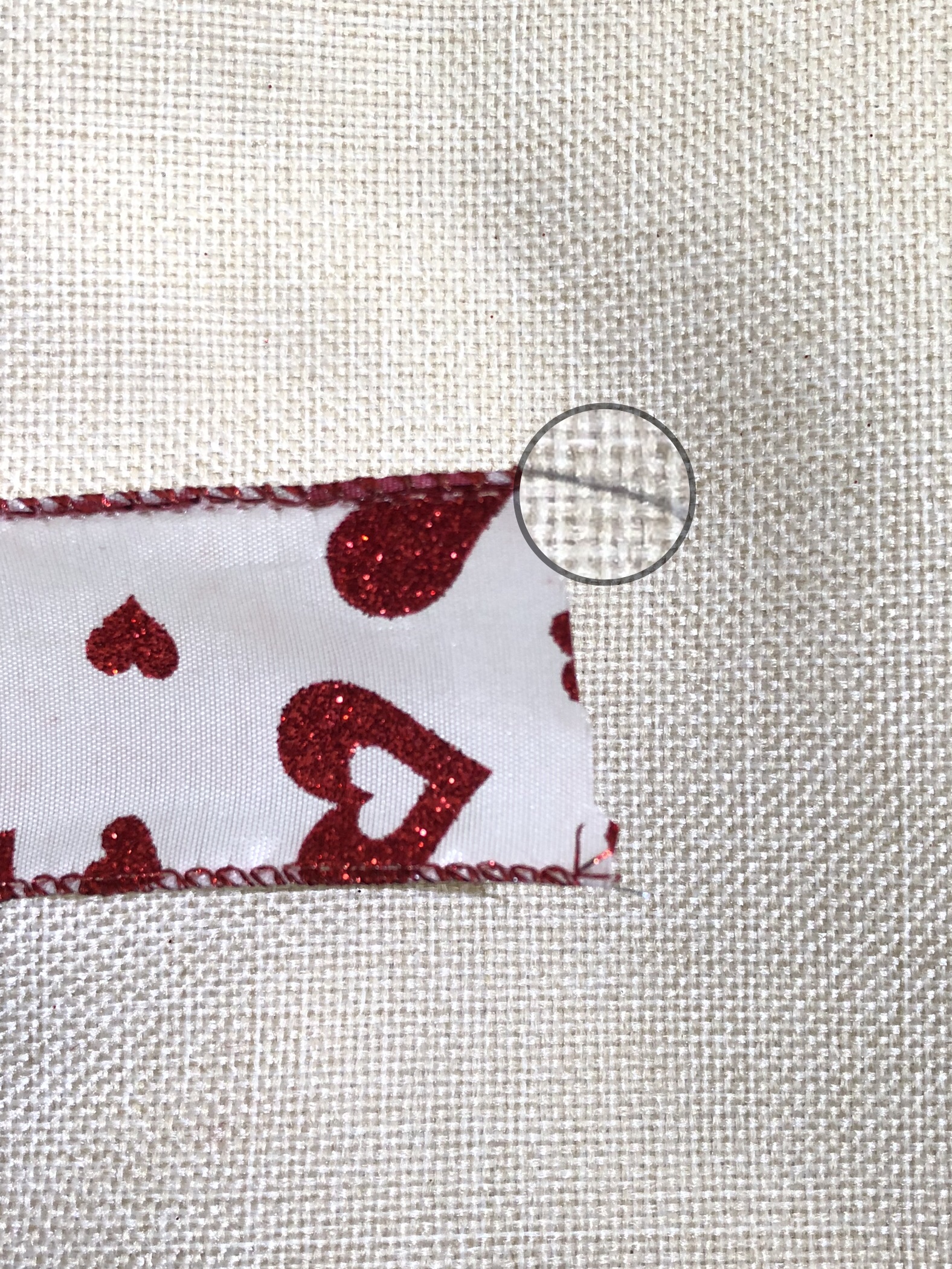 Item No. : 2331 Christmas Gift Packaging Decoration DIY White Heart-shaped Valentine's Day Iron Wire Strip 3.8cm Christmas Daily Necessities details Picture