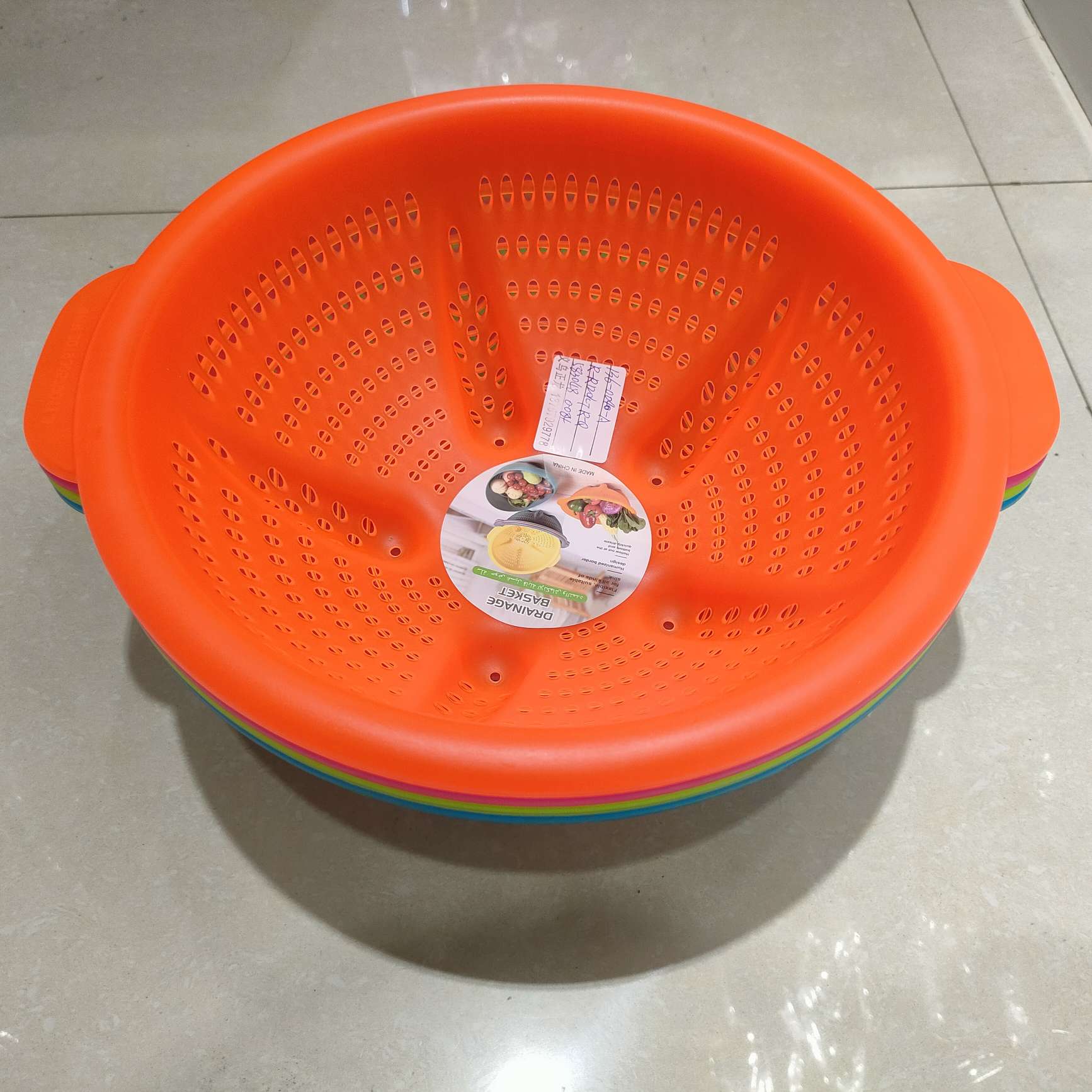 Creative circular plastic rice-washing sieve, thickened household fruit and vegetable storage and draining basket, multi-functional kitchen water-filtering vegetable basket