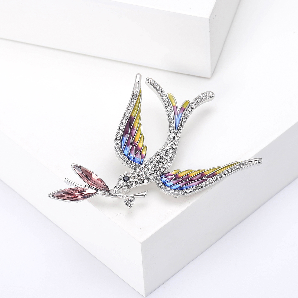 Ziyang Accessories' 2023 new fashion swallow brooch coats, sweaters, corsages, collar buttons, women's retro rhinestones, animal brooches, glazed clothing and accessories factory direct sales Specification image