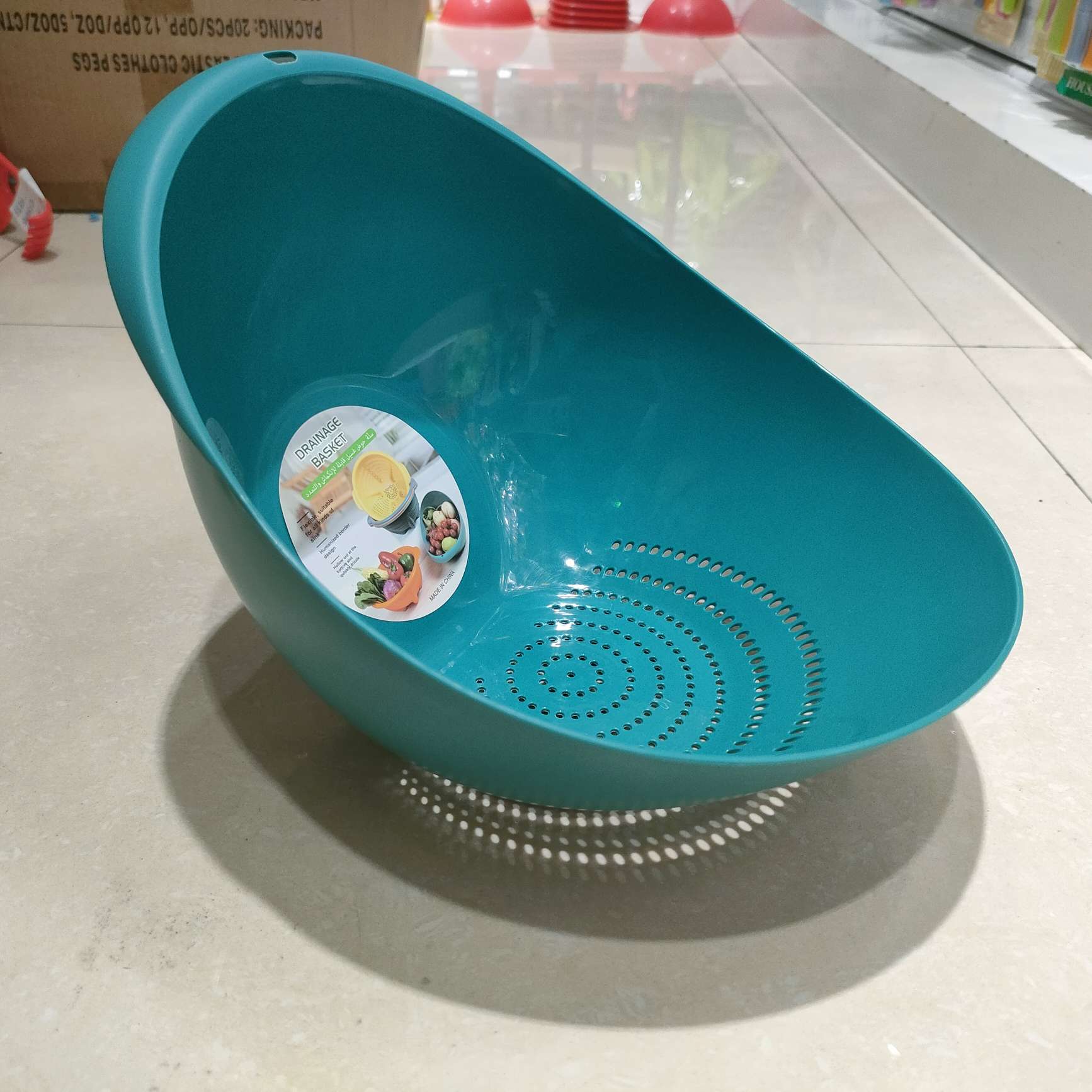 Rice-washing magic tool, rice-washing sieve, leaky plastic vegetable basin, draining basket, kitchen vegetable basket, household fruit plate, vegetable basket basin Application Scenario