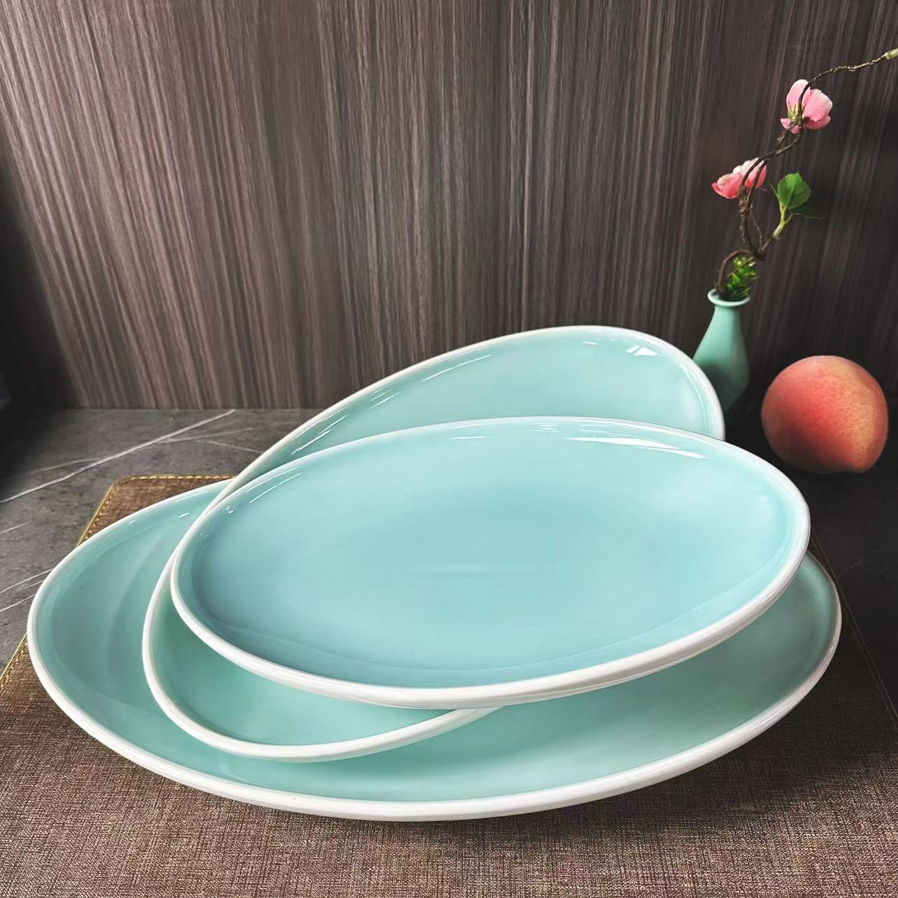 Blue Sky and White Clouds Series underglaze color high-end oval plate, egg plate, fish plate, oval Plate 3 set. Size options available. Thickened and durable hotel ceramic