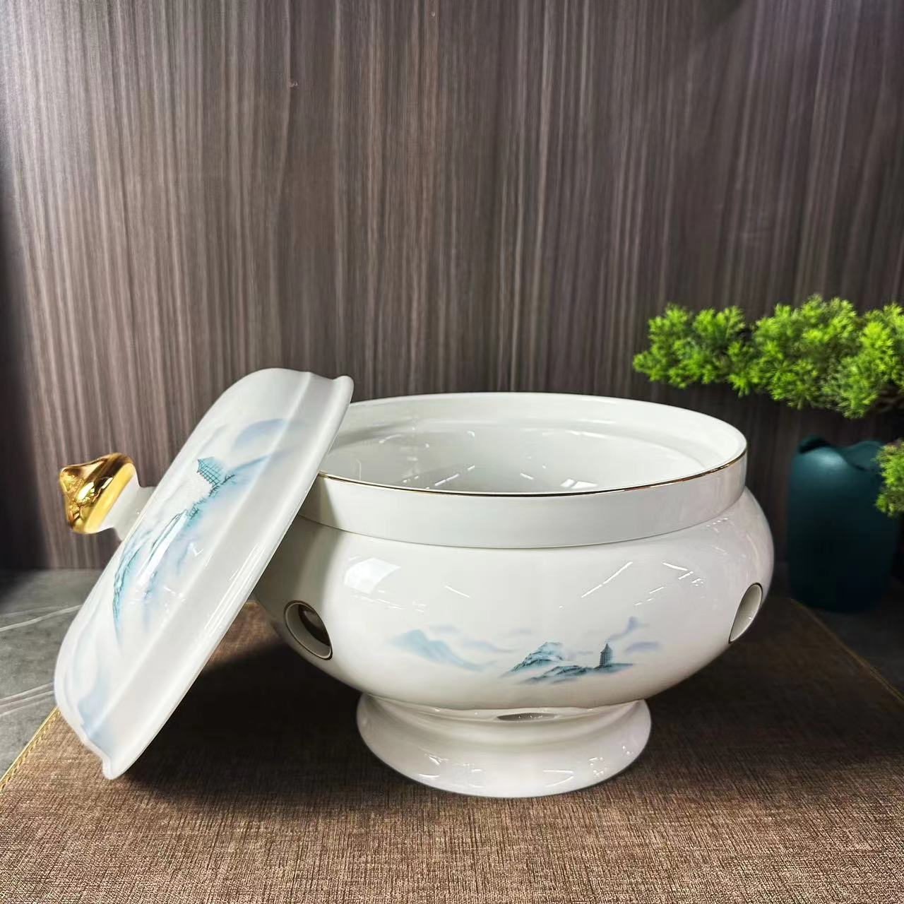 The Lake and Mountain Scenery series is a high-end Chinese-style 10.5" golden-edge ceramic earless shark fin bowl with a stove, featuring sea cucumber, abalone and shark fin dishes. It is specially designed for high-end club banquets details Picture