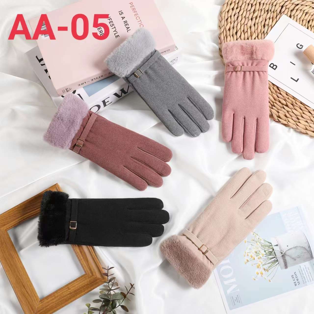 女士保暖手套，12双一盒，每盒里面颜色混色详情图1
