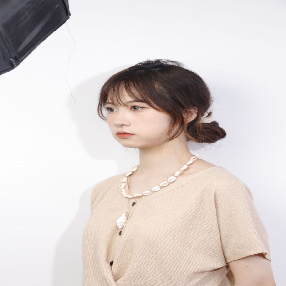 European and American fashionable and simple Bohemian style hand-woven shell beaded collarbone chain, personalized geometric necklace Application Scenario