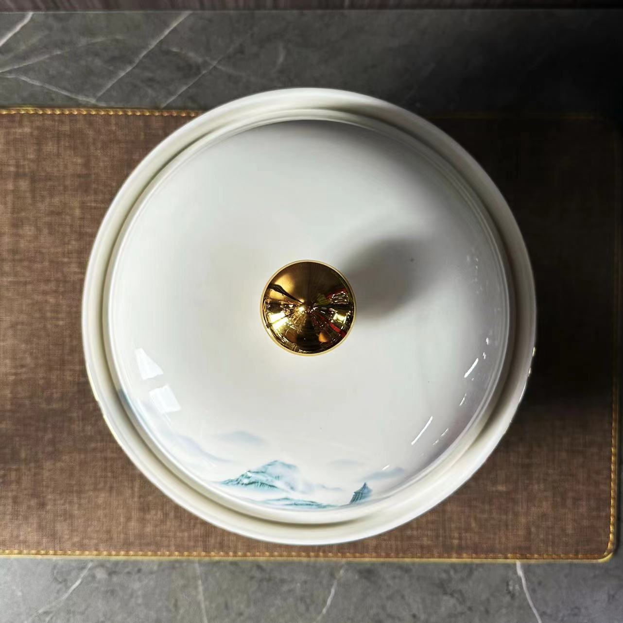 The Lake and Mountain Scenery series is a high-end Chinese-style 10.5" golden-edge ceramic earless shark fin bowl with a stove, featuring sea cucumber, abalone and shark fin dishes. It is specially designed for high-end club banquets Specification image