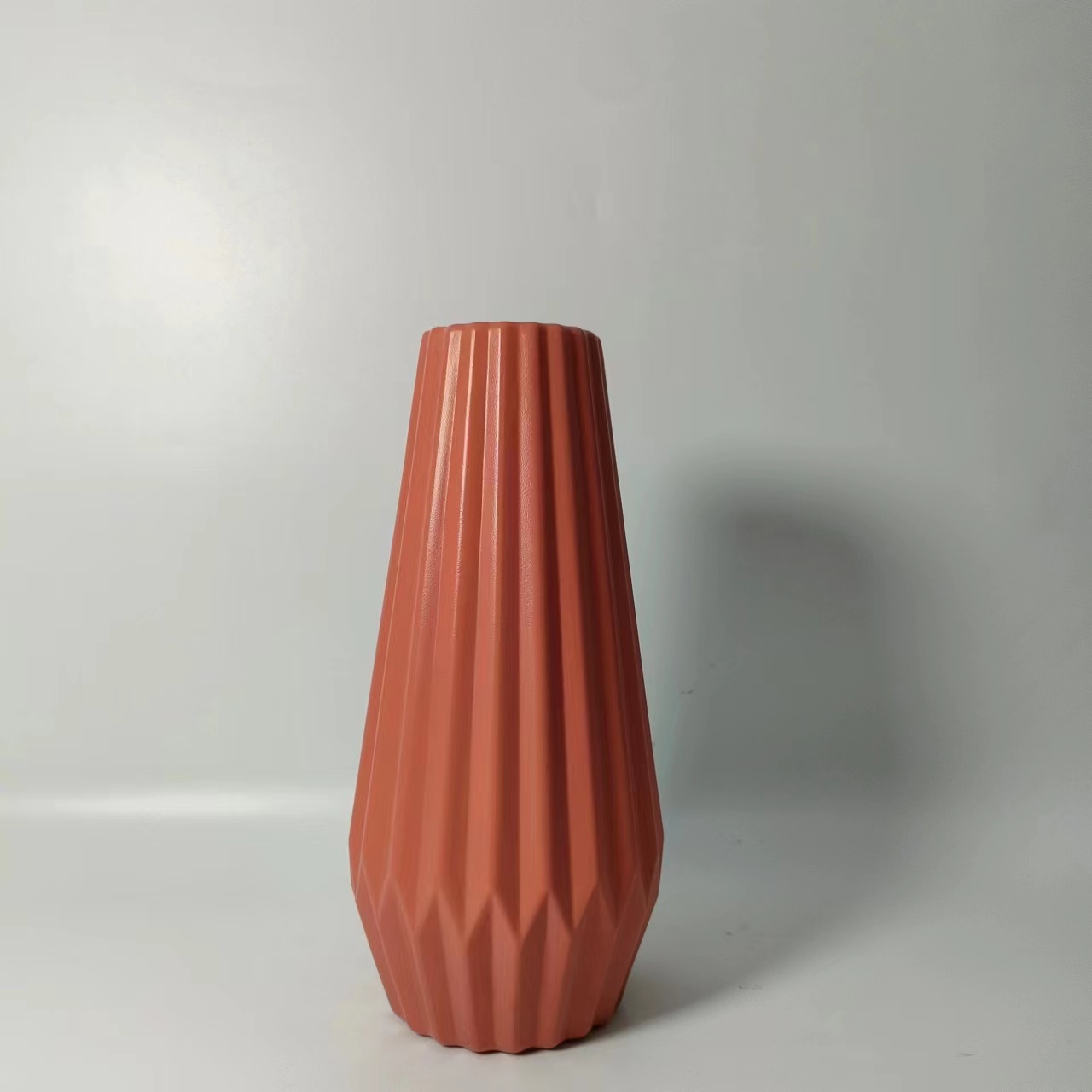 Plastic vase imitating glass, anti-drop, Nordic-style plastic vase, home flower arrangement, living room, bedroom, home decoration Application Scenario