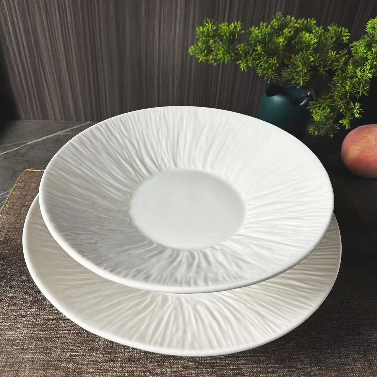 Classic white porcelain 10-inch and 12-inch water curtain pattern round bowl and round plate with special artistic design ceramic plate, suitable for hotels and restaurants Item Picture