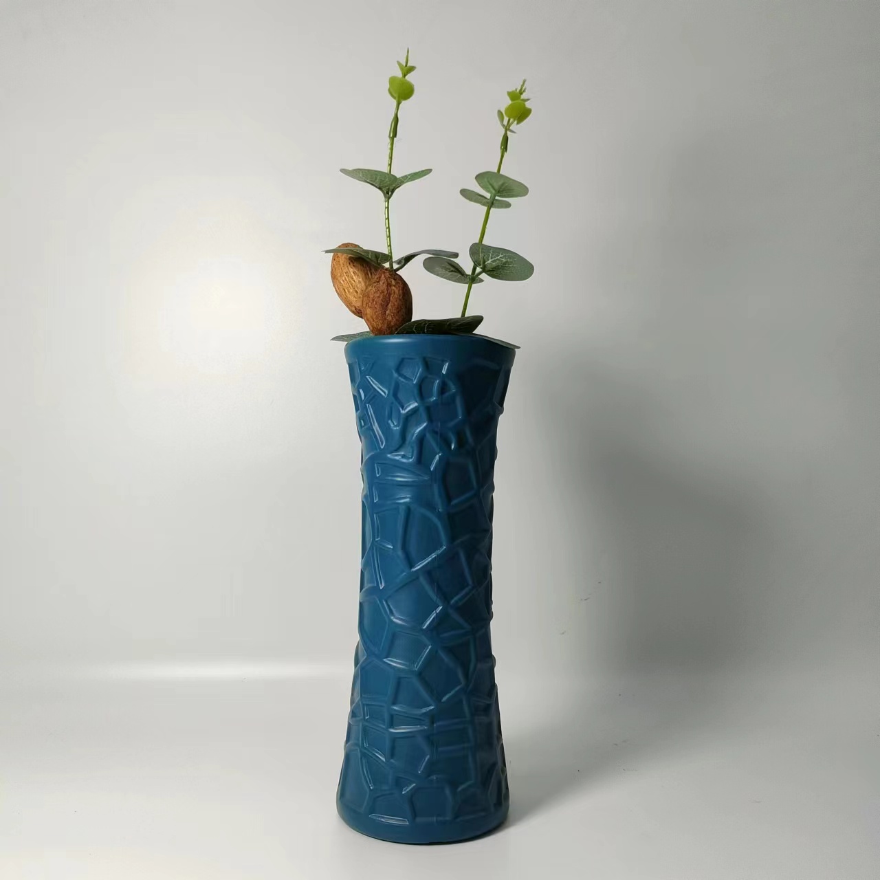 European-style simple and randomly patterned plastic vase, creative home decoration flower arrangement and flowerpot details Picture