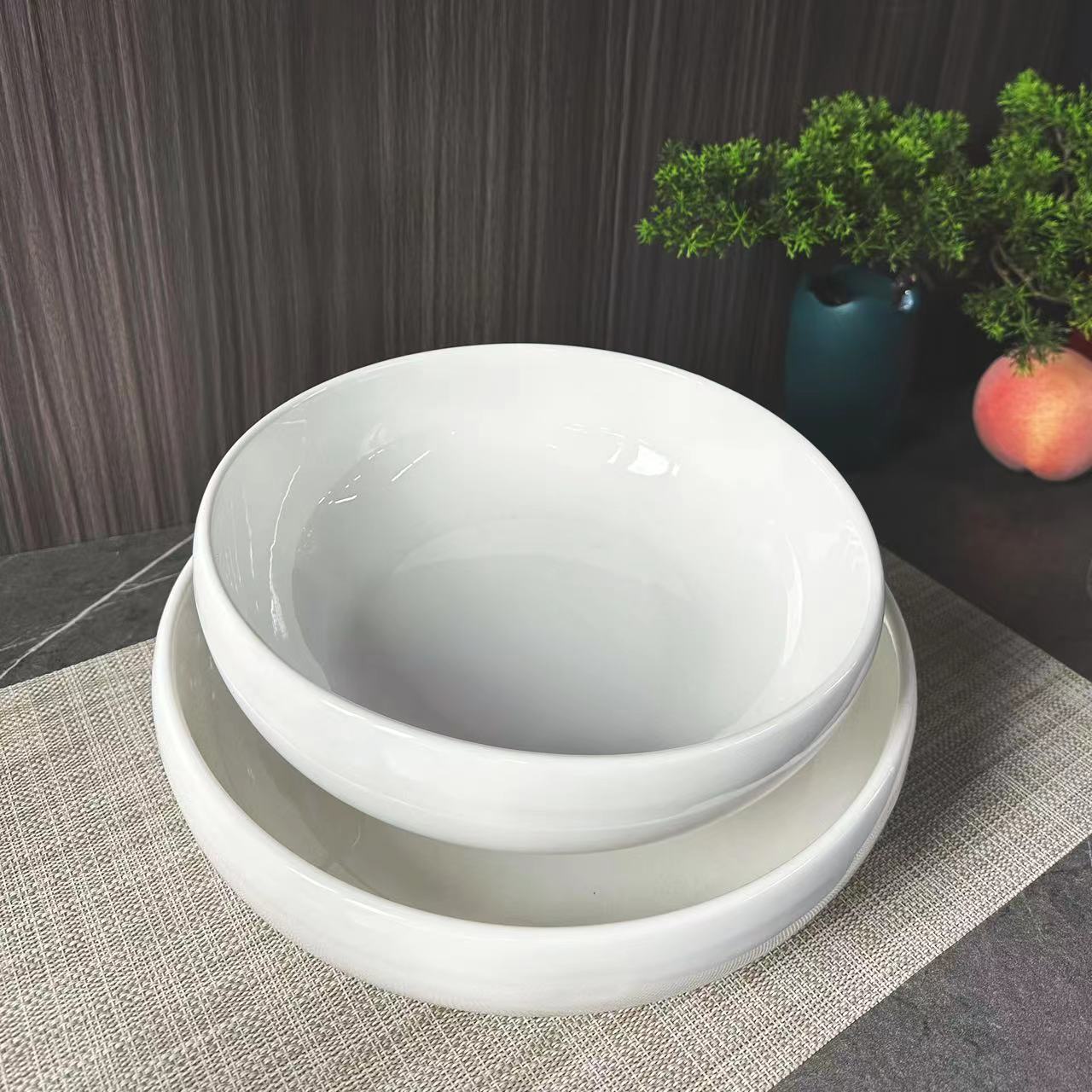 Classic white porcelain 9-inch and 11-inch round ceramic shallow bowl soup bowl, thickened and heat-resistant, suitable for hotels, restaurants and clubs Item Picture