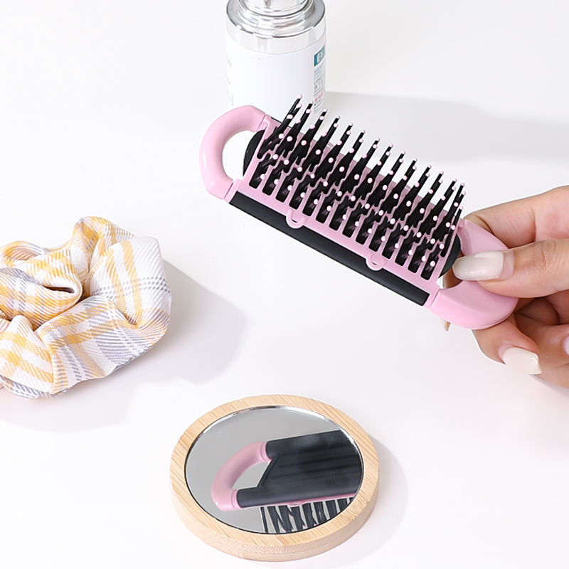 KAI 日本进口贝印 带刷头可折叠自清洁头发刷子可在折叠发刷时自动收集缠结的毛发随时清洁梳子日用百货详情图3