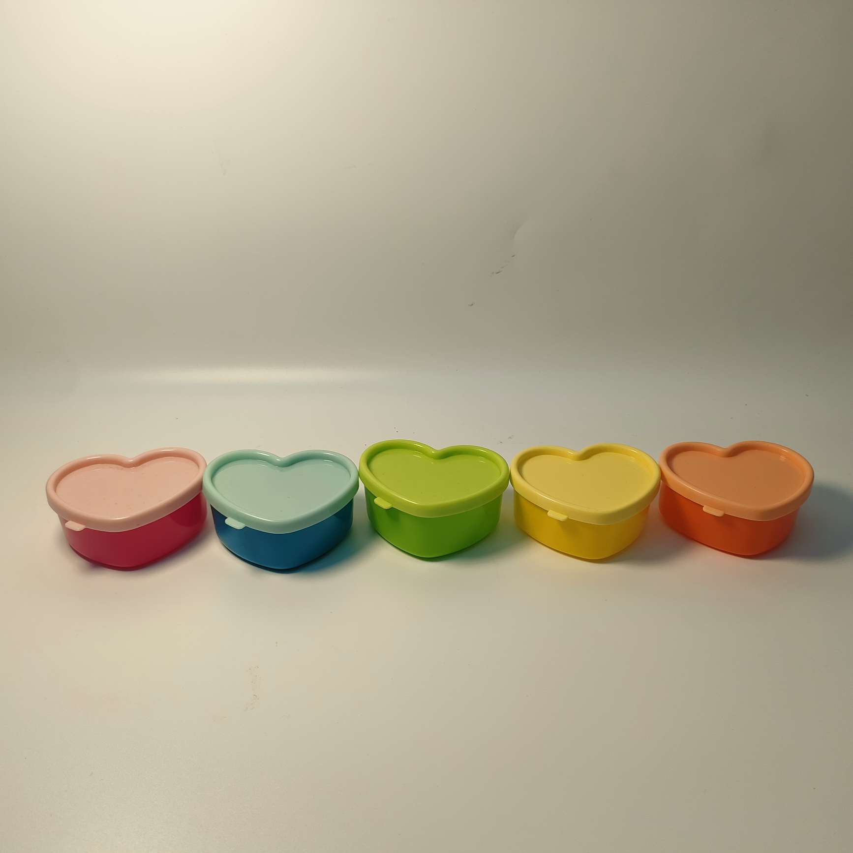 Heart-shaped storage box, small mini plastic box with lid, 5-piece set Specification image
