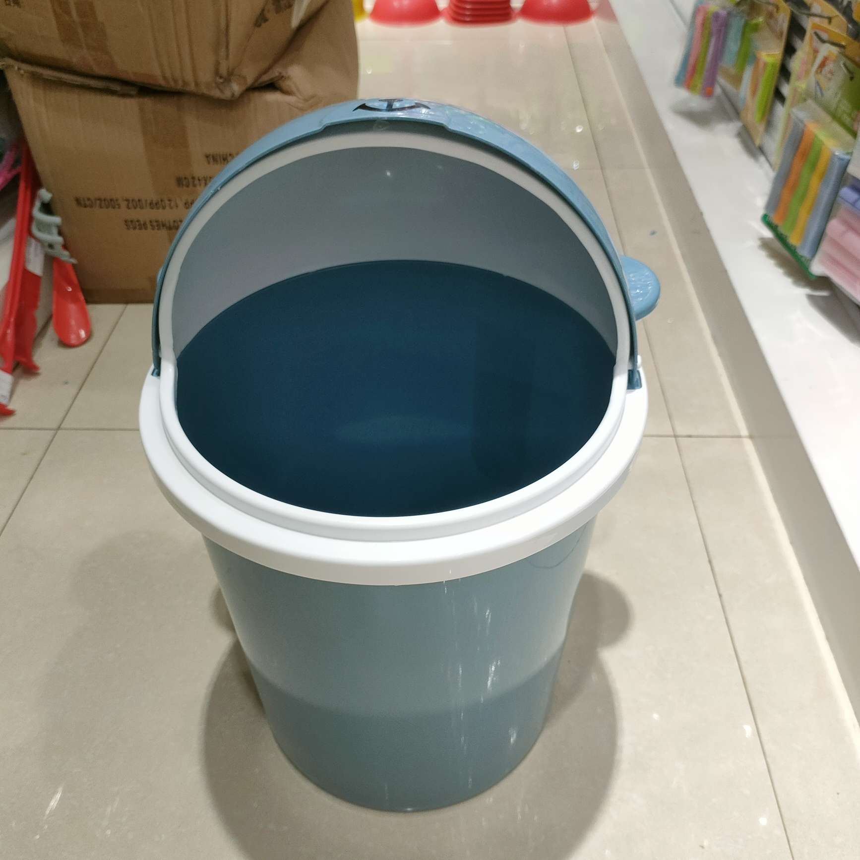 Bathroom, home anti-odor trash can with lid, cute cartoon flip lid, large size, living room, bedroom, covered toilet Application Scenario