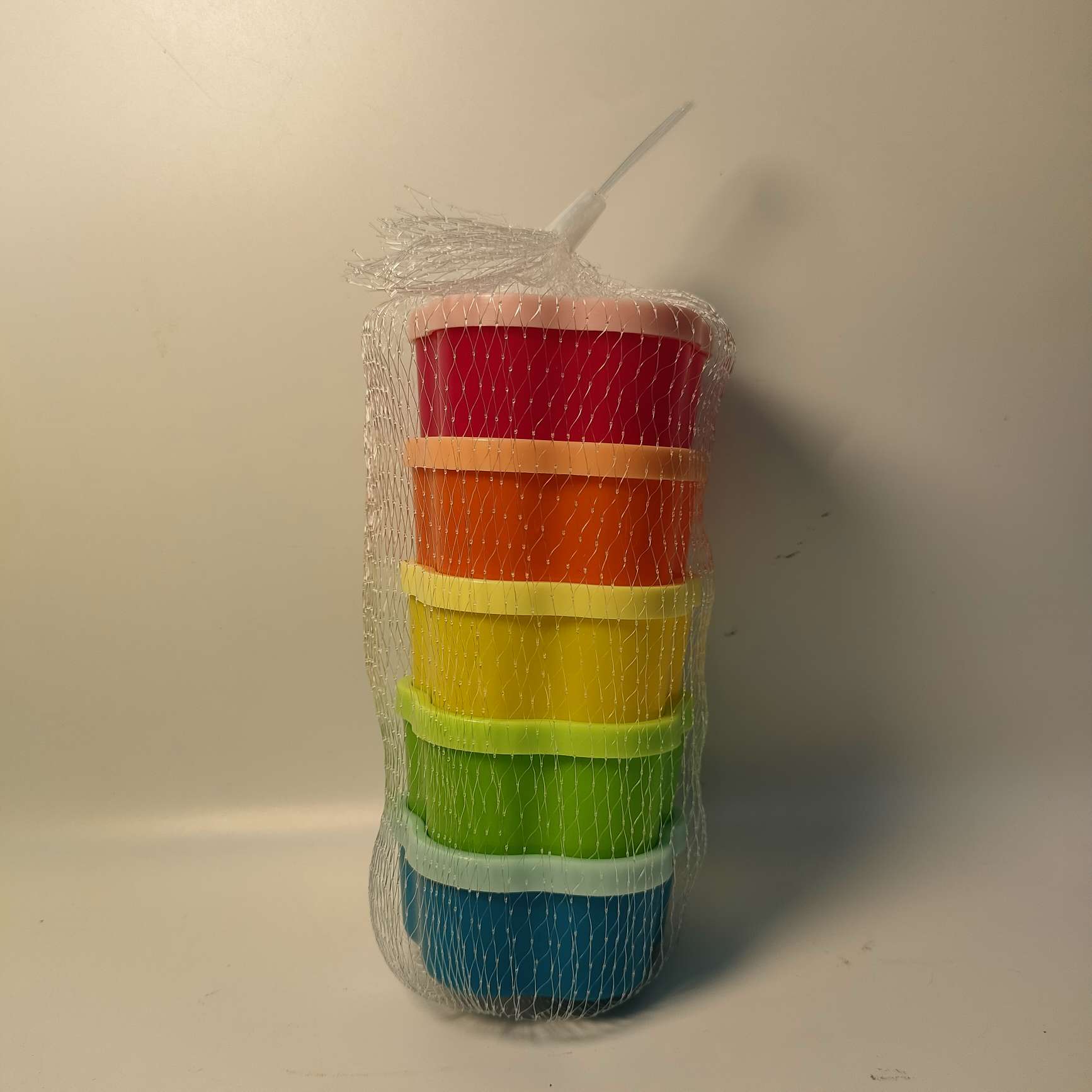 A set of 5 small mini plastic boxes with LIDS in the shape of plum blossoms Application Scenario