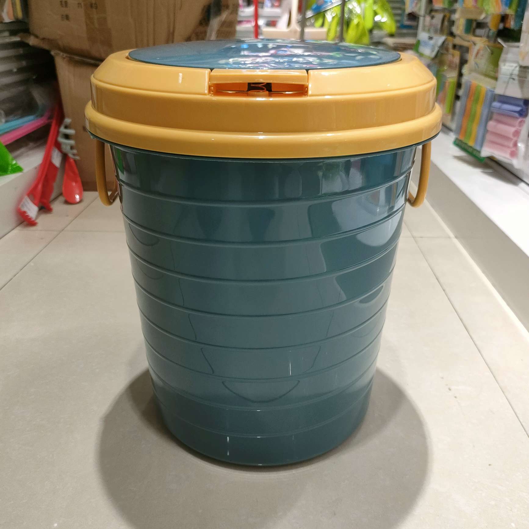 Home trash can with lid, household bathroom, kitchen press, living room, light luxury, large capacity, toilet, waterproof spring lid