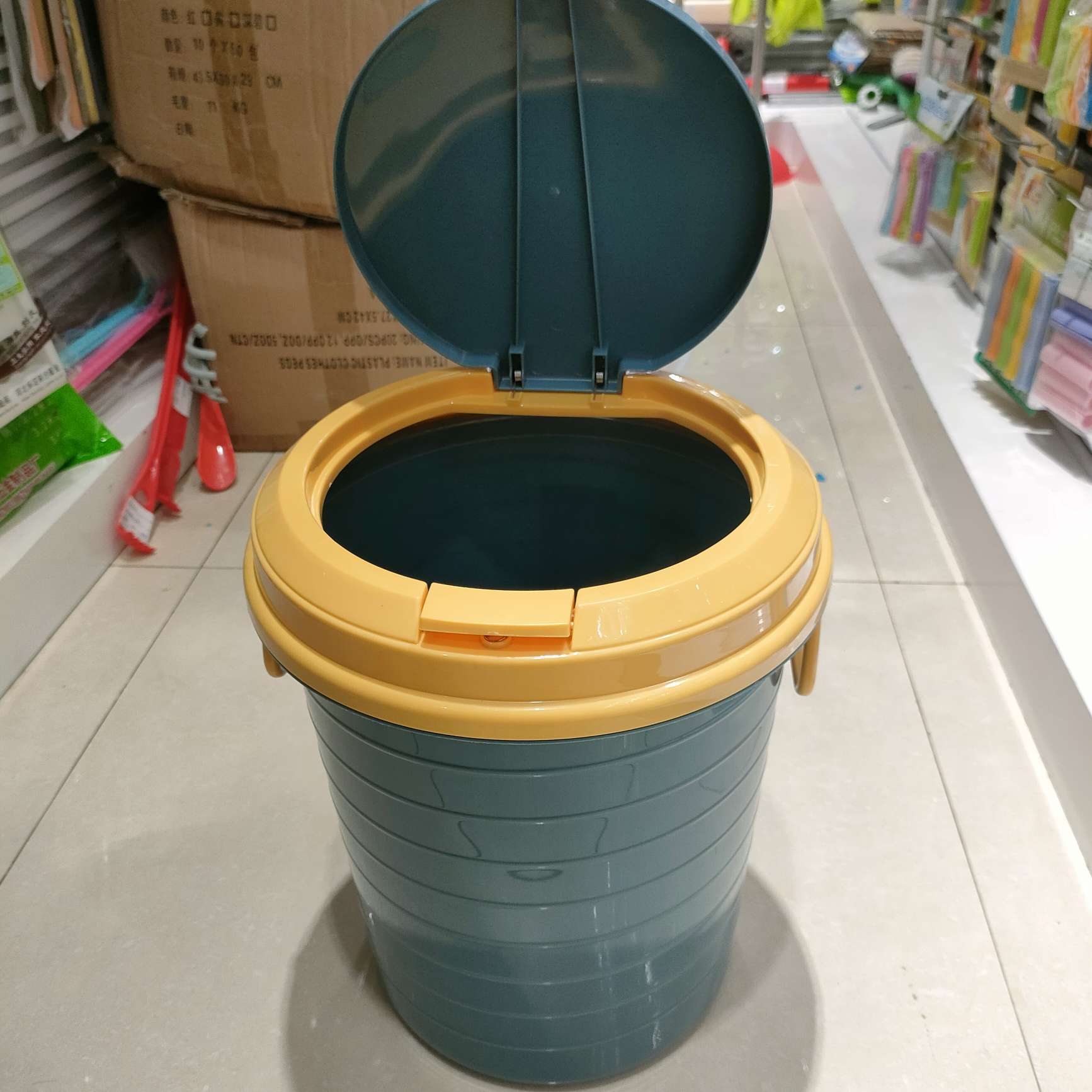 Home trash can with lid, household bathroom, kitchen press, living room, light luxury, large capacity, toilet, waterproof spring lid Specification image