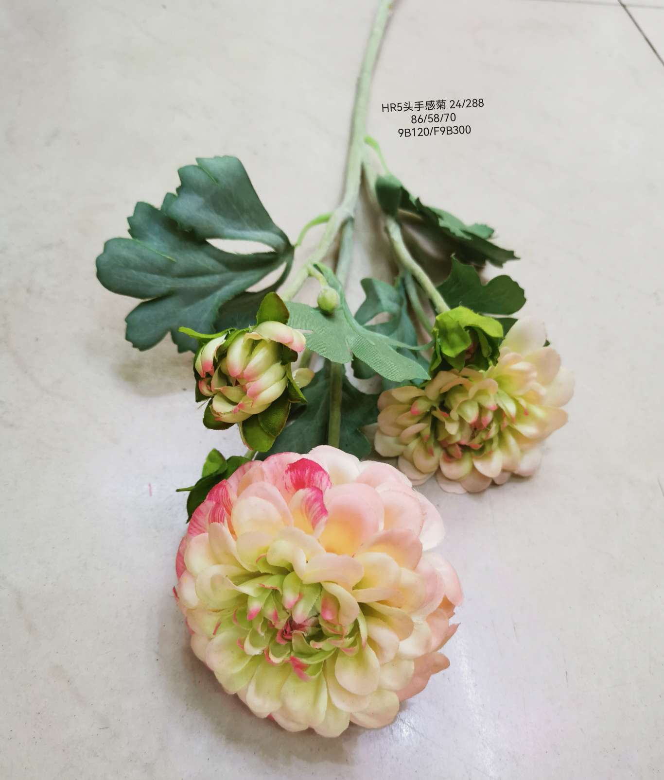 Simulated 5-head hand-held chrysanthemums, 5-head small daisies, Dutch chrysanthemums, Persian chrysanthemums, wedding home decoration, photography props, simulated chamomile flowers Item Picture