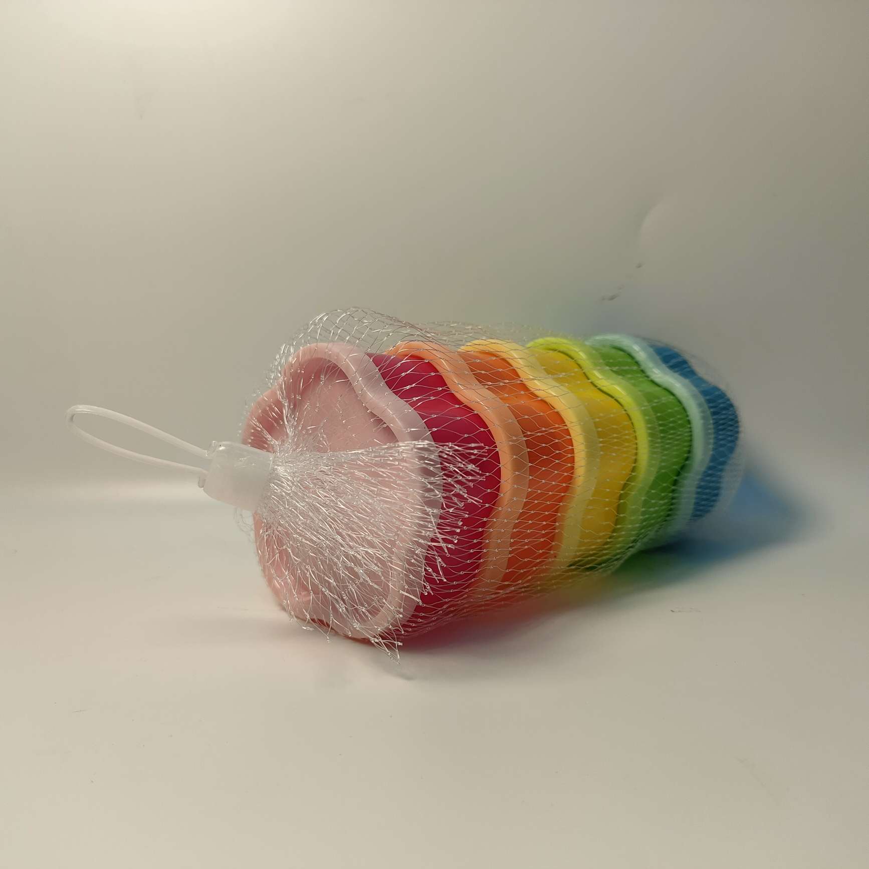 A set of 5 small mini plastic boxes with LIDS in the shape of plum blossoms Item Picture