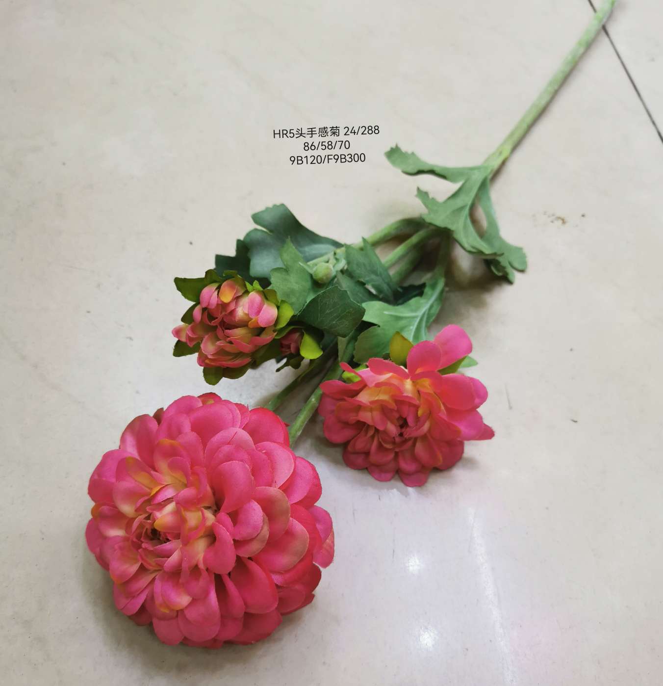 Simulated 5-head hand-held chrysanthemums, 5-head small daisies, Dutch chrysanthemums, Persian chrysanthemums, wedding home decoration, photography props, simulated chamomile flowers Specification image