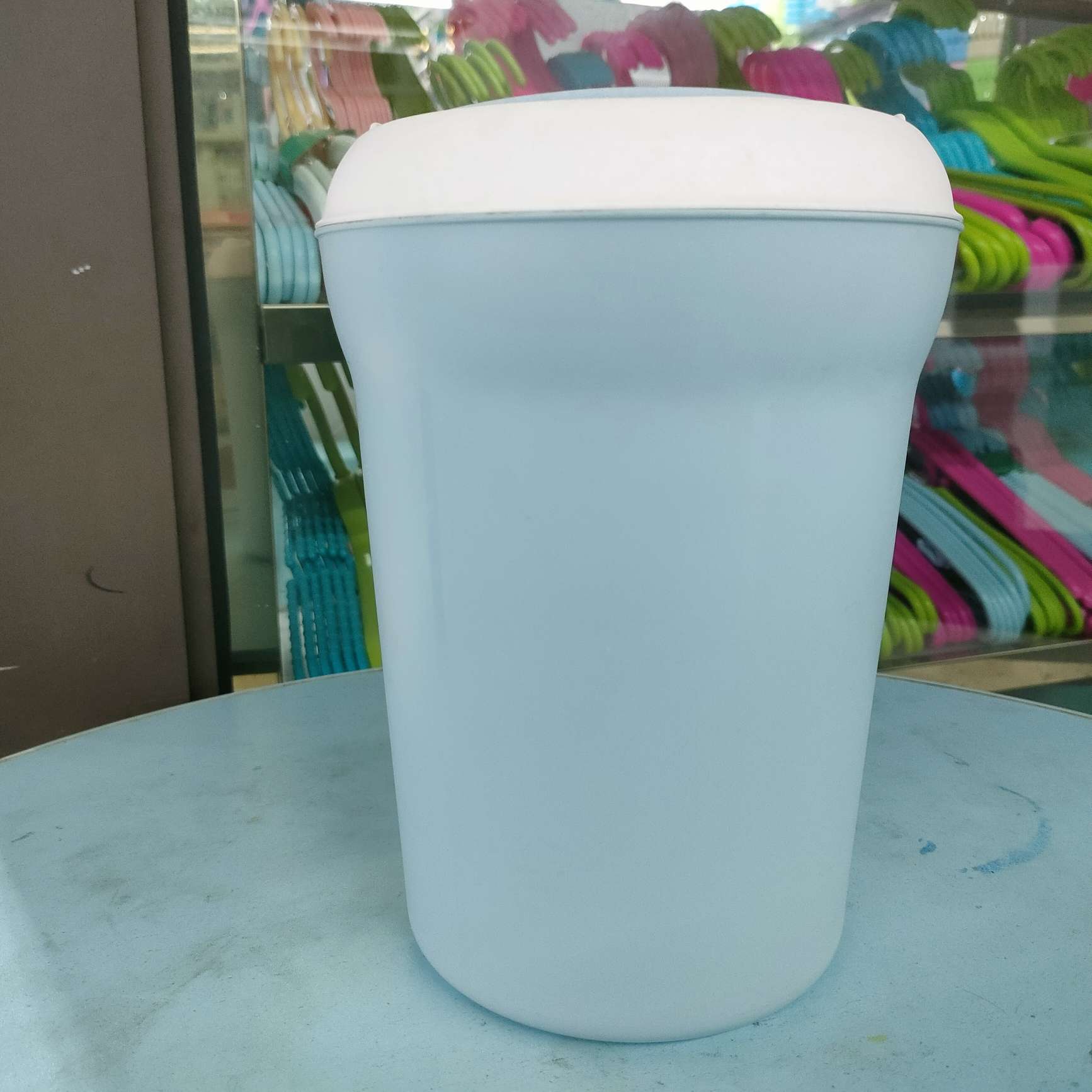 Nordic desktop mini trash can, household table, living room, round covered mini wastebasket