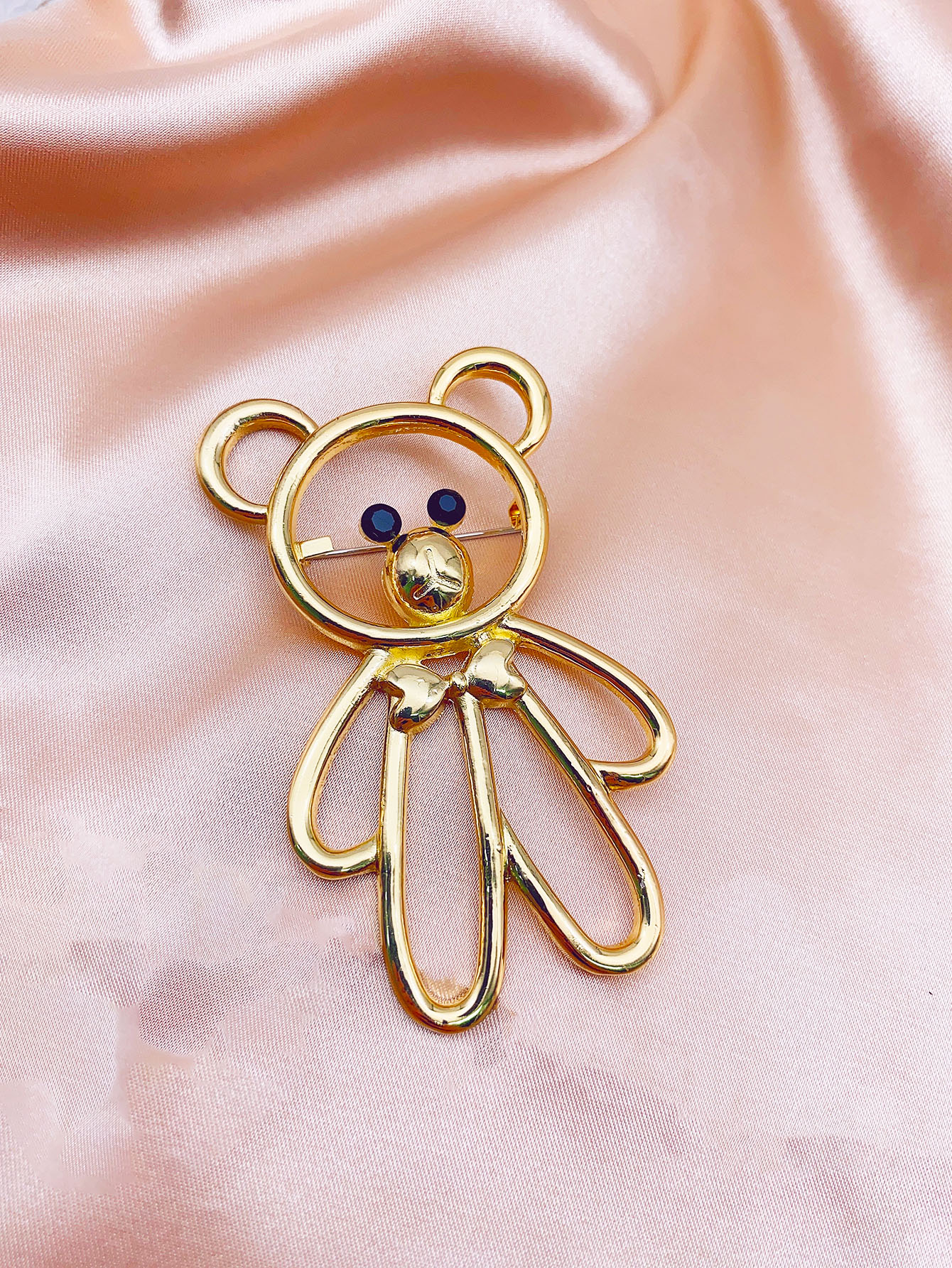 胸花胸针高档金色小熊设计感小众2023年新款高档精致可爱日系西装毛衣配饰