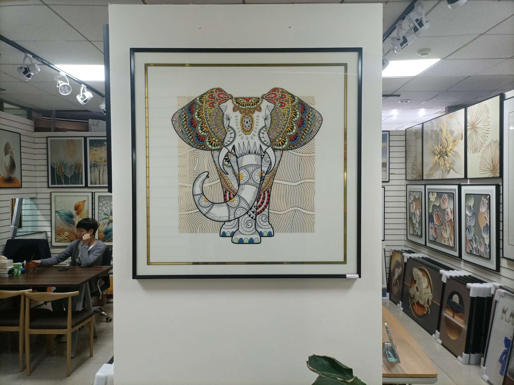 All Aluminum Home Decoration: Enamel Relief Arts And Crafts, The Selection Of Metal Aluminum Plate Material Carefully Made. Natural Embossing Process, The Three-Dimensional Effect Is More Natural And Exquisite. High Temperature Glaze Sealing Process, Fine And Pure Color Application Scenario
