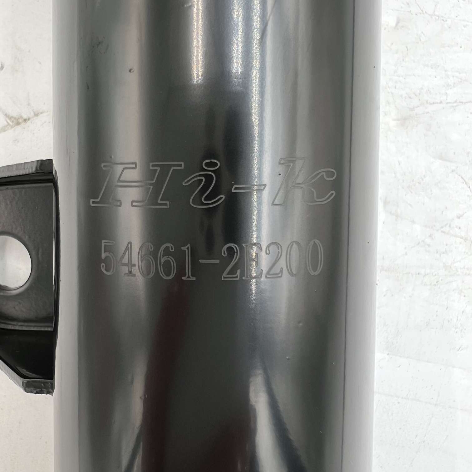 Automobile parts are suitable for the shock absorption systems of Hyundai series automobiles. The car shock absorbers are 54661-2E200 and 546612E00 Specification image