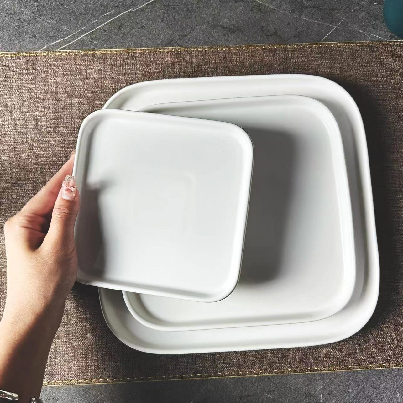 Premium white matte glazed ceramic square plates, 6-inch, 8-inch, 10-inch thickened and durable, specially designed for home use in hotels and restaurants Application Scenario
