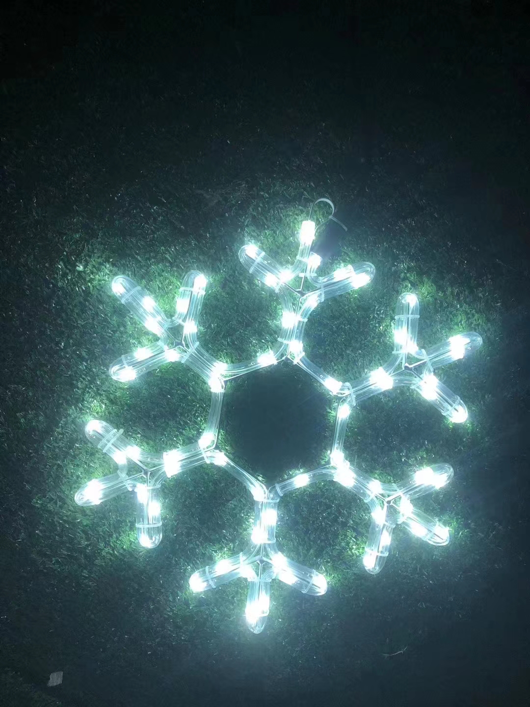 Factory direct sales of Christmas outdoor engineering decorative lights, LED landscape lights, 2D snowflake pattern flat shape lights details Picture