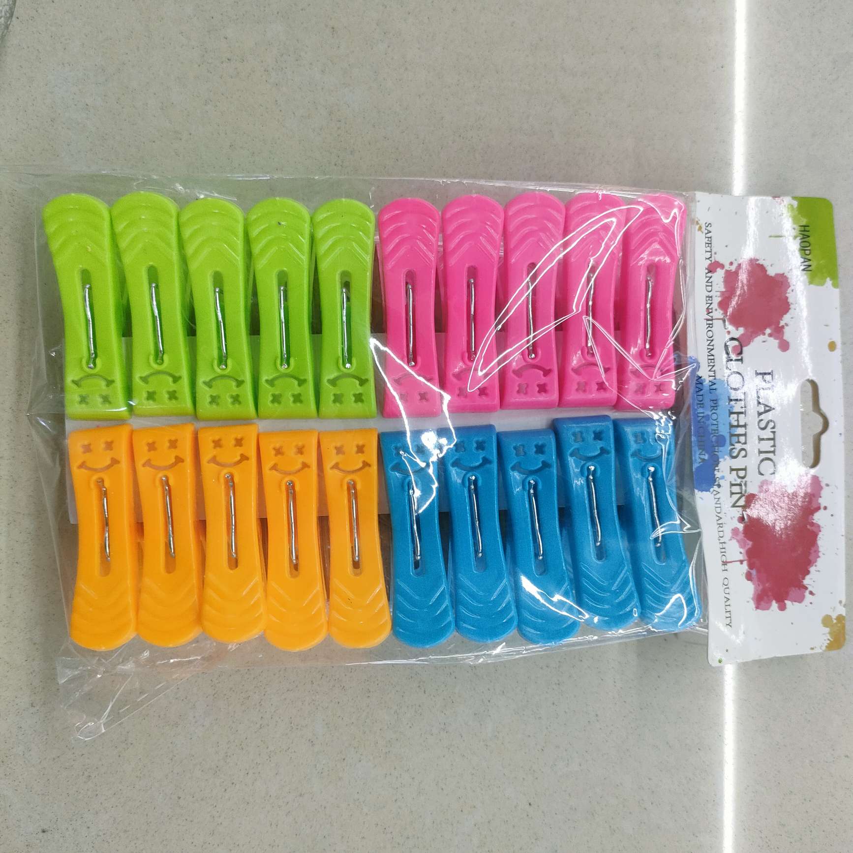 Windproof plastic small clips for towels, clothes, socks, underwear, hanging multiple clothes racks, drying quilts and sun-drying clothes clips