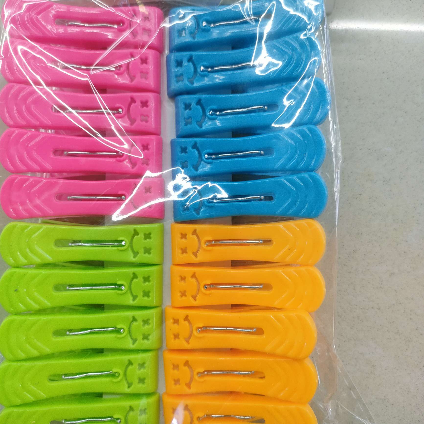 Windproof plastic small clips for towels, clothes, socks, underwear, hanging multiple clothes racks, drying quilts and sun-drying clothes clips Specification image