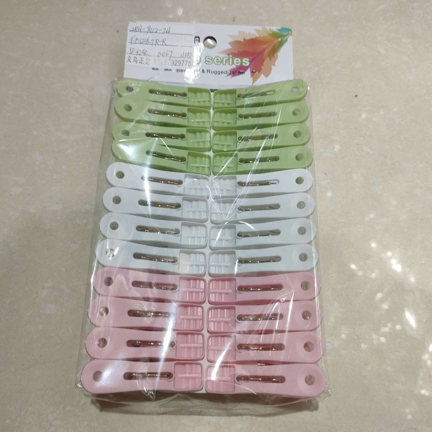 Multi-functional windproof fixed clothes drying rack, large household clip for drying clothes, underwear and socks, plastic clip Application Scenario