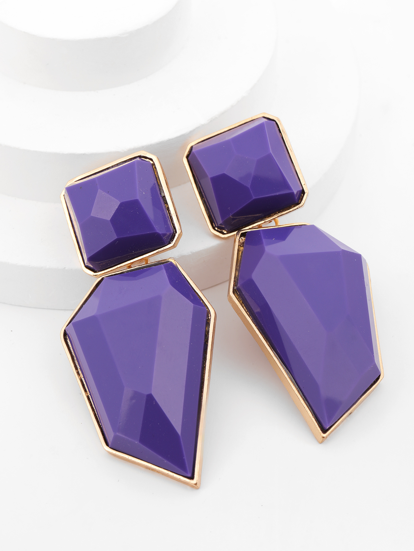 Cross-border e-commerce earrings, women's stud earrings, irregular geometric resin earrings, European and American style, exaggerated and elegant earrings details Picture