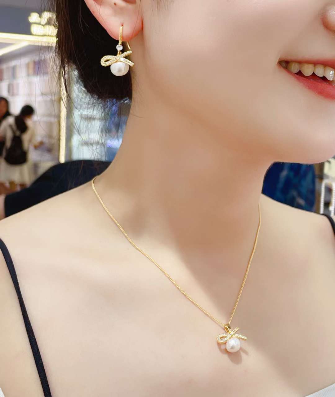 Factory direct sales of exquisite natural pearl bow sets Application Scenario