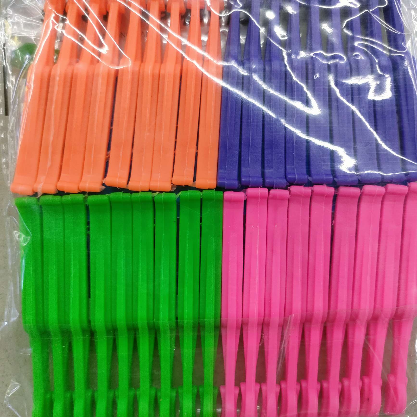 Wholesale multi-functional plastic clips, food bag storage clips, factory direct sales, four colors Specification image