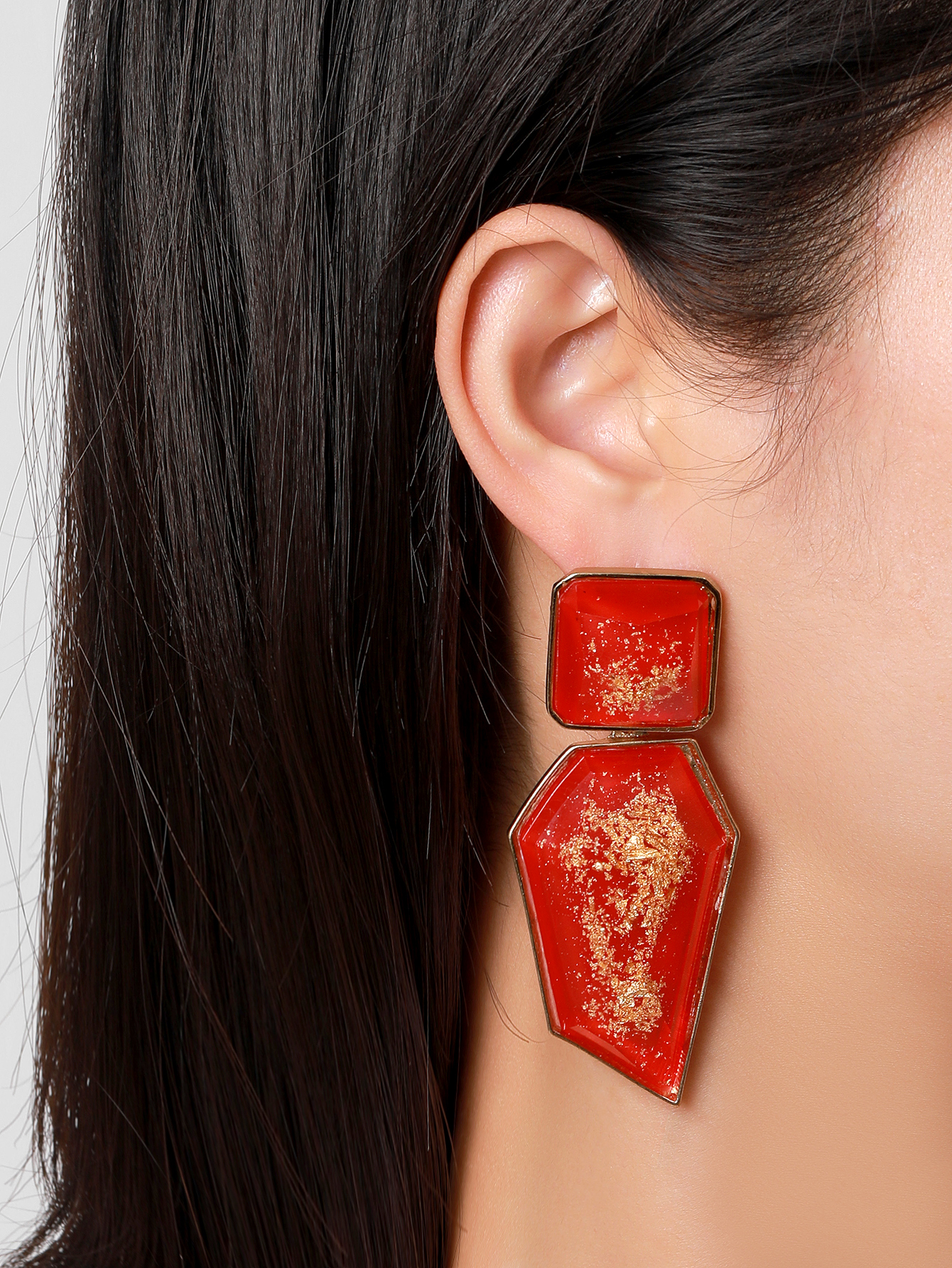 Cross-border e-commerce earrings, women's stud earrings, irregular geometric resin earrings, European and American style, exaggerated and elegant earrings Item Picture